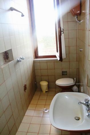 Orvieto - Vendesi Villa anni '70 con corte e terreno in posizione tranquilla a pochi minuti dal centro - Foto 10