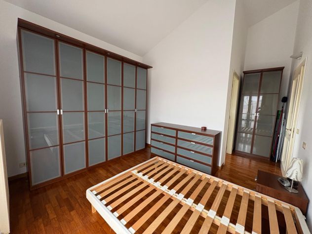 Loft-Attico privato-privato ottimo stato ampio balcone, garage 25mq e posto auto - Foto 7