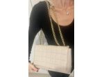 Borsa bianca in simil pelle con tracolla regolabile a catena