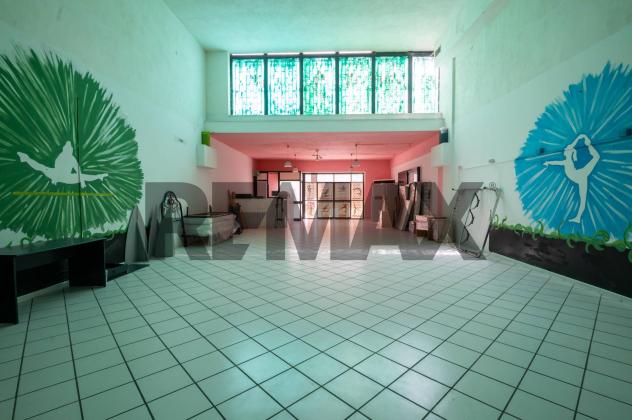 Locale Commerciale in vendita a Ragusa, Villa Pax