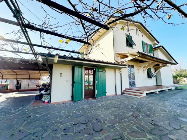 Villa in vendita a Lunata - Capannori 240 mq Rif: 1376885