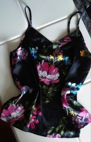 TOP IN RASO NERO A FIORI - Foto 3