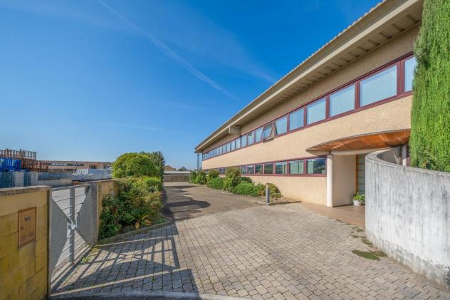 Capannone industriale in vendita a Santa Maria a Monte 1400 mq Rif: 1069068