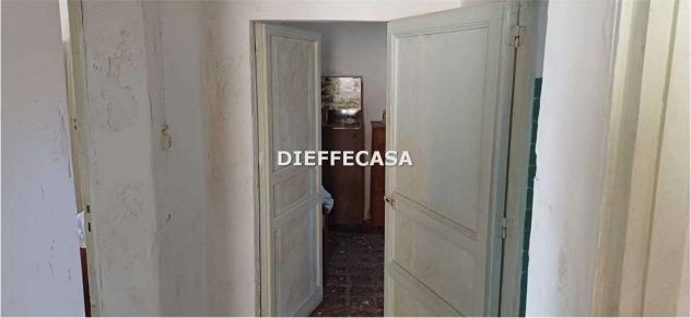 V2620 - In vendita casa indipendente con magazzino e terreno in periferia - Foto 15