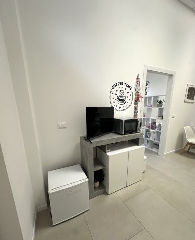 Studio medico ristrutturato con parcheggio interno, per professionisti sanitari - Foto 7