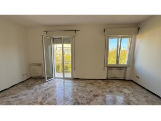 Pentalocale in affitto a Rimini