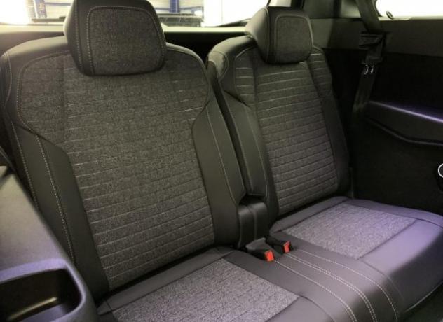 PEUGEOT 5008 1.2 Hybrid 136cv e-DCS6 Allure Pack Navi - 7 Posti rif. 23683704 - Foto 9