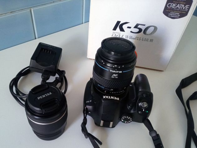 Vendo fotocamera Pentax K-50 guasta + obiettivo 18-55mm + Tokina AF 35-70mm