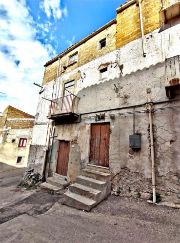 A000775 - Casa singola a Grotte, Sicilia, a soli 1 euro! Un sogno che diventa realtà!