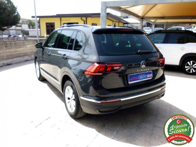 VOLKSWAGEN Tiguan 2.0 TDI 150 CV SCR DSG Life rif. 23807614 - Foto 5
