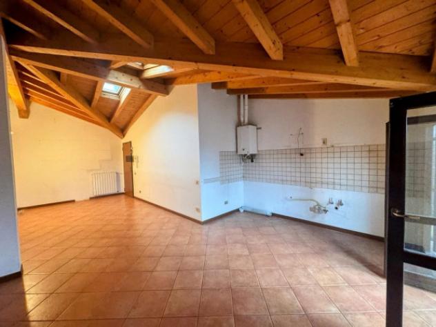 Appartamento di 82 m² con 3 locali in vendita a Lozza - Foto 6