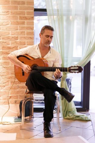Lezioni di chitarra moderna, classica e flamenco - Foto 3