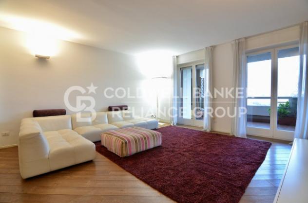 Appartamento di 137 m² con 3 locali e box auto doppio in affitto a Milano