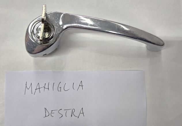 MANIGLIA PORTA DESTRA PIAGGIO APE MP – CAR
