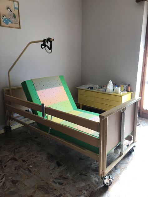 LETTO ORTOPEDICO ELETTRICO PER ANZIANI E DISABILI - Foto 5