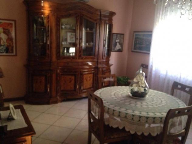 Villa di 300 m² con 5 locali e box auto in vendita a Novi di Modena - Foto 2