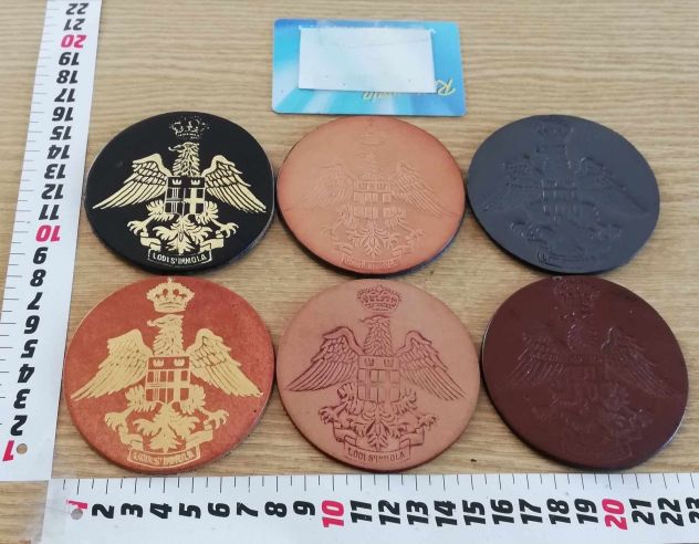 Emblema militare in cuoio, ma anche portafogli e portachiavi militari