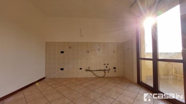 In zona centrale proponiamo in vendita esclusiva luminoso appartamento di due locali con balcone, sovrastante ampio sottotetto, cantina e box.
L'immob - Foto 9
