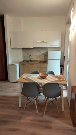 COMO.SALITA CAPPUCCINI.MODERNO MONOLOCALE ARREDATO CON BOX