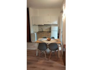 COMO.SALITA CAPPUCCINI.MODERNO MONOLOCALE ARREDATO CON BOX
