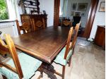 Tavolo sedie e credenza abbinate in legno massiccio anni 20