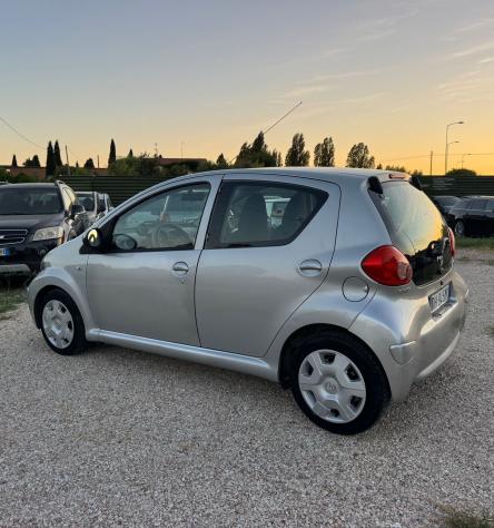Toyota Aygo 1.0 12V VVT-i 5 porte - Foto 7