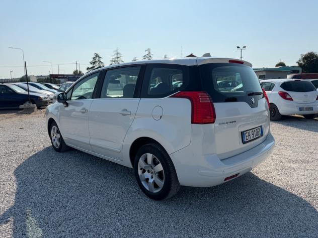 Peugeot 5008 1.6 e-HDi 112CV Stop&Start cambio robotizzato Tecno - Foto 4