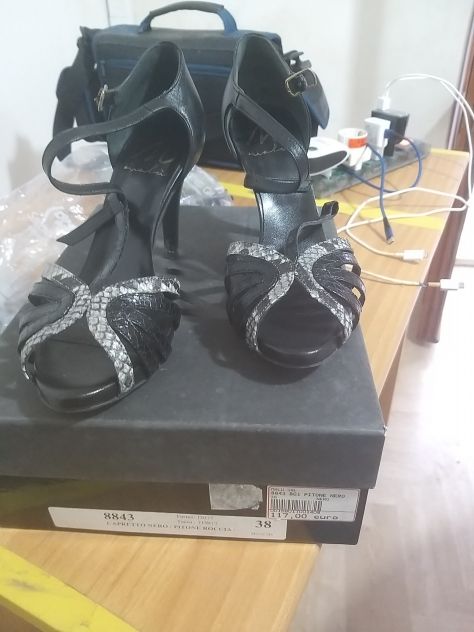 scarpe con tacco malu in pelle capretto nero e pitone grigio donna n 38. Usate - Foto 4