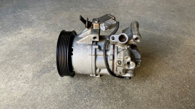 Compressore climatizzatore Toyota Yaris 1.0 benzina del 2009 (447220-9464)