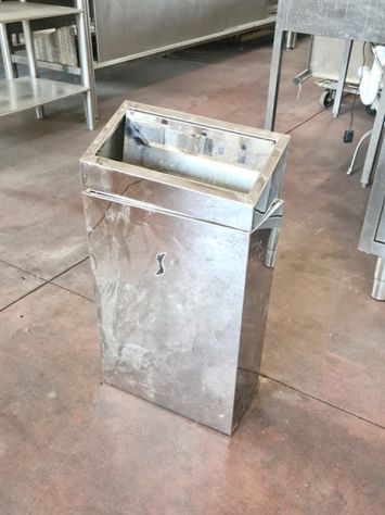 pattumiera inox usata