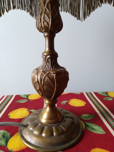 Lampada da tavolo in bronzo vintage