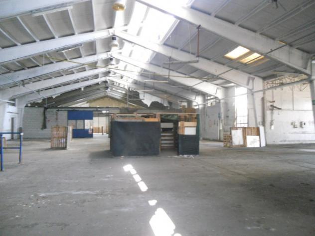 Immobile di 6489 m² con più di 5 locali in vendita a Corbetta