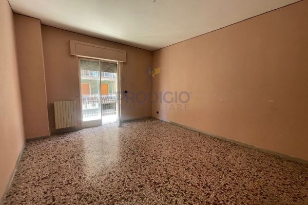 Spazioso appartamento con ampio loggiato in vendita a Bisceglie - Foto 3
