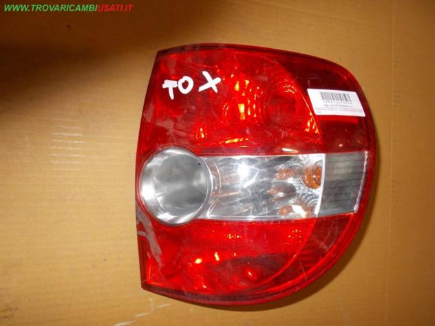 FANALE POST.D. VOLKSWAGEN FOX (5Z) Parti elettriche Fanaleria Fanali Fanale post. sx. VOLKSWAGEN - FOX - 01-04-2005 - 01-07-2011