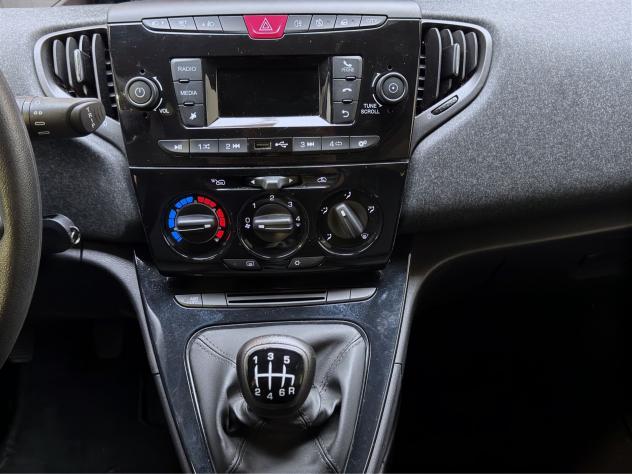 Lancia Ypsilon Hybrid 1.0 71cv - PROMO/IVA ESP. - Foto 9