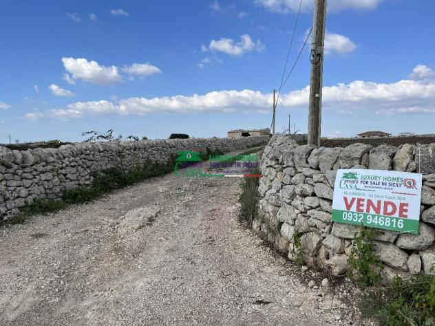 Rif.2382 - Terreni edificabili con rudere in C.da Mauto a Modica