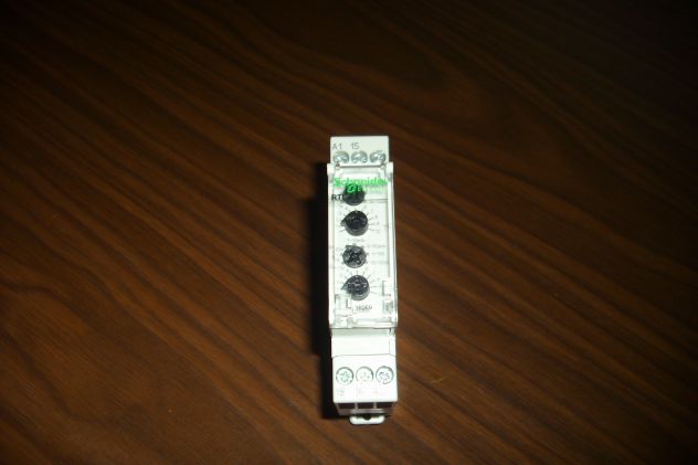 RELE TEMPORIZZATO SCHNEIDER ELECTRIC