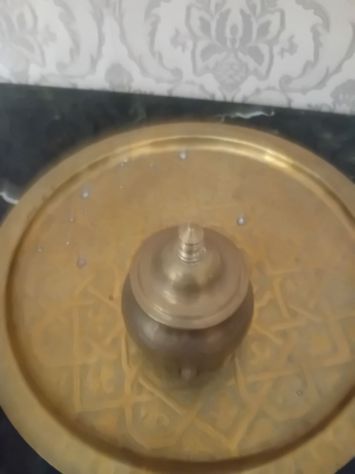 Piatto in ottone decorativo