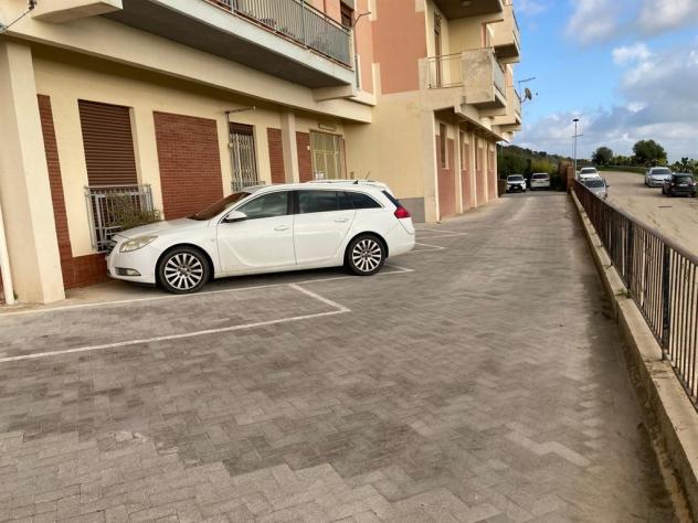 Appartamento di grande respiro,sei vani con vista mare e templi,gli altri vani molto luminosi e soleggiati. Tripla esposizione,posto auto,zona con fac - Foto 3