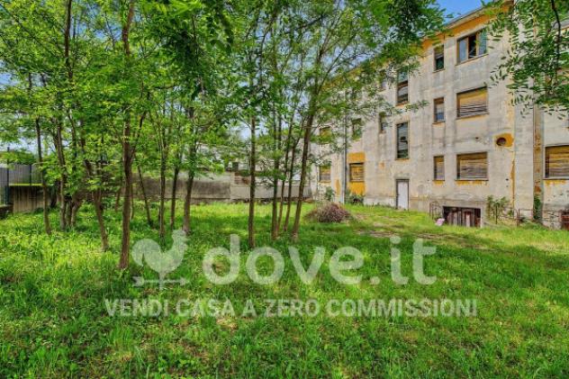 Palazzo / Stabile di 800 m² con più di 5 locali in vendita a Cadorago - Foto 2