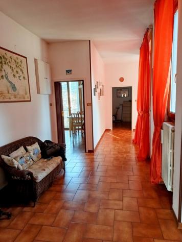 Campo di Marte vendiamo in esclusiva attico panoramico di mq.139 composto da ingresso, cucina attrezzata, soggiorno, studio, due camere, bagno, ripost - Foto 2