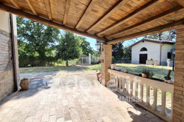 Casa indipendente di 400 m² con più di 5 locali e box auto in vendita a Pesaro - Foto 5