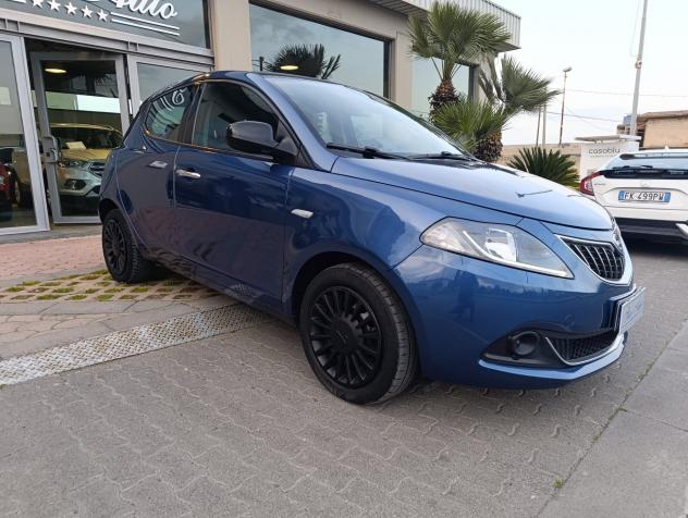 Lancia Ypsilon 1.0 FireFly 5 porte S&S Hybrid Silver - Foto 2