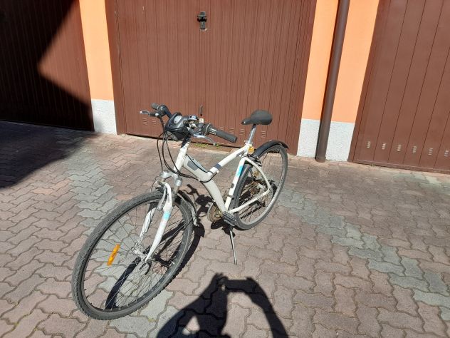 B twin uomo 28 pollici Decathlon alluminio bianco ICE sospensioni cambio