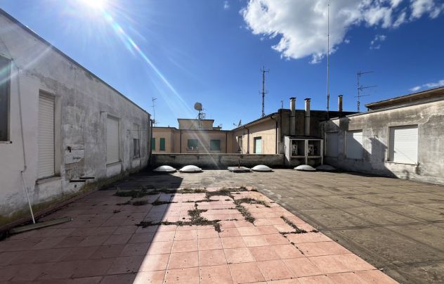 Edificio polifunzionale nel pieno centro urbano di Cecina
