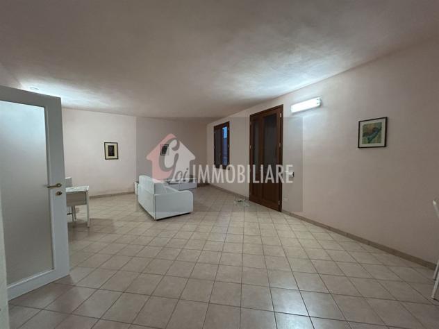 Elegante villa con giardino privato e possibilità bifamiliare - Foto 5