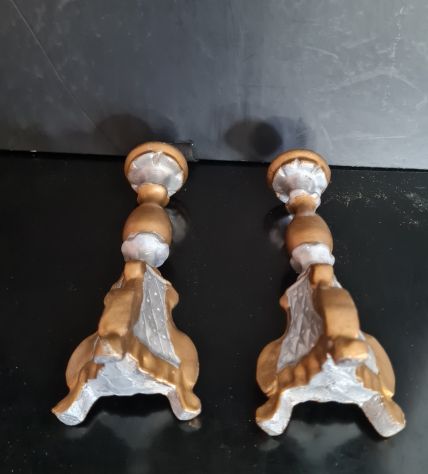 Coppia di antichi mini candelieri in legno per altari in miniatura , altezza c - Foto 2