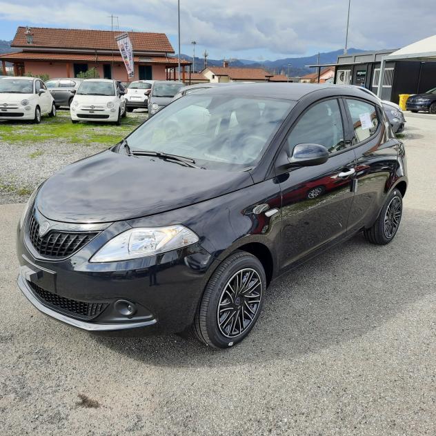 Lancia Ypsilon 1.0 FireFly 5 porte S&S Hybrid Oro - Foto 3