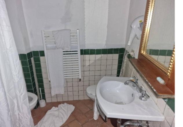 Immobile in asta di 558 m² con più di 5 locali in vendita a Sorano - Foto 2