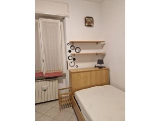 Ampia stanza zona Bocconi (800 metri)